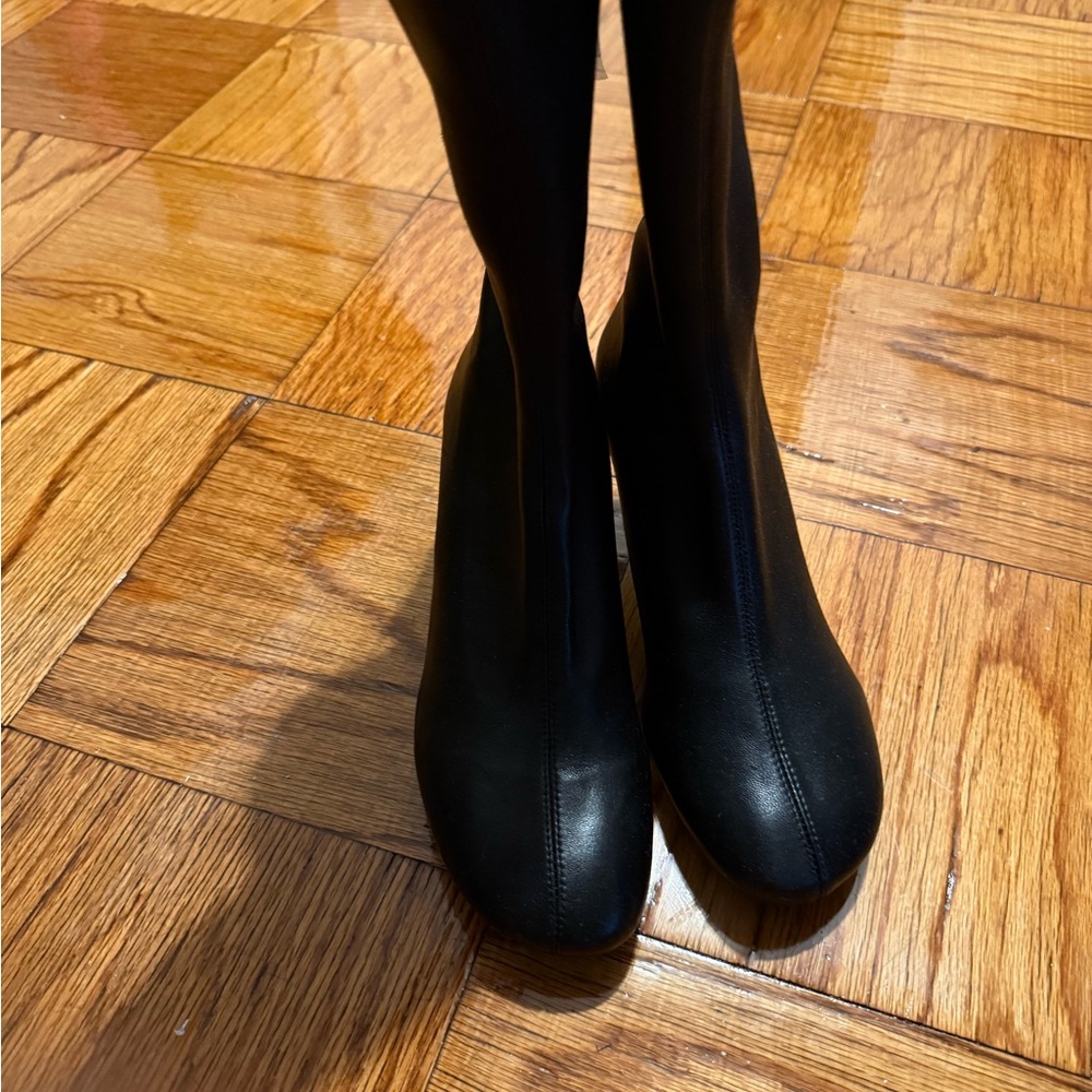Zara Black Ankle Boots Sleek Minimalist Design